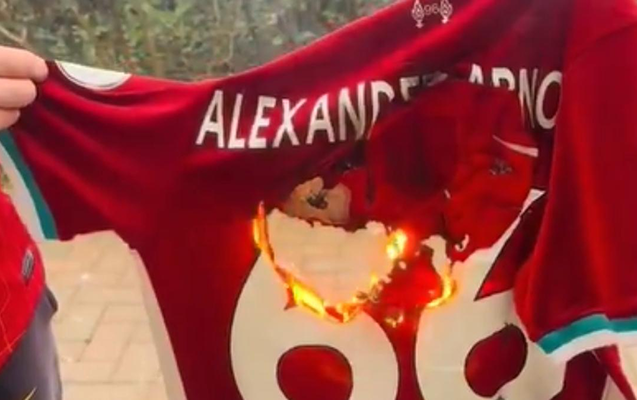 “Liverpul” azarkeşləri Trentin formasını yandırdı