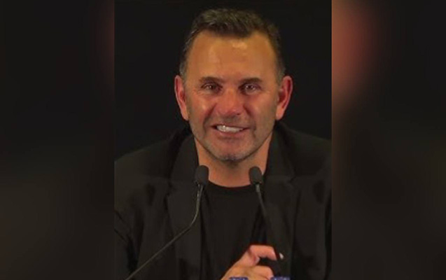 Okan Burukun mətbuat konfransında işıqları söndürdülər