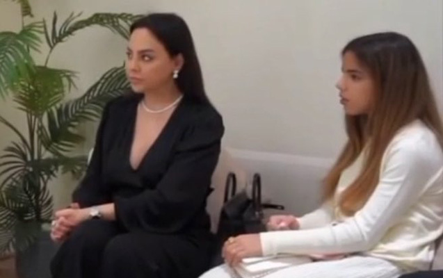 Ebru Gündeş uzun müddət sonra qızı ilə