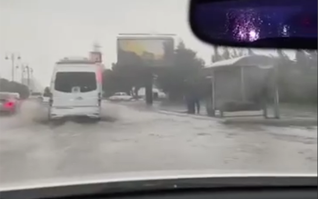 Bakıda yollarda hərəkət çətinləşdi