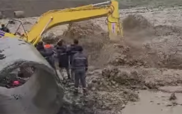 Pərviz onları seldən xilas etmək istəyərkən həlak olub