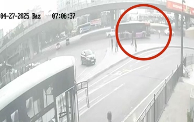 “20 Yanvar”da özünü qəsdən maşınların altına atır