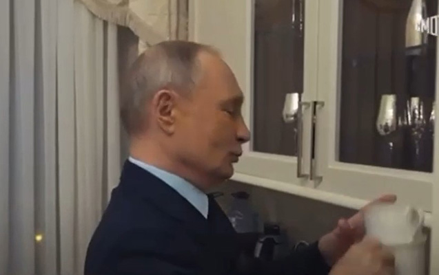 Putin mətbəxində qonaqlara qulluq etdi