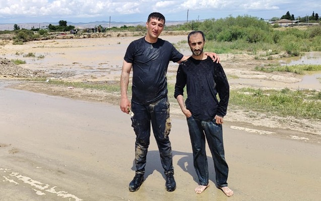 Selin apardığı velosipedçini polis ölümdən qurtardı