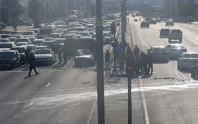 Bakıda zəncirvari qəza, yaralı var