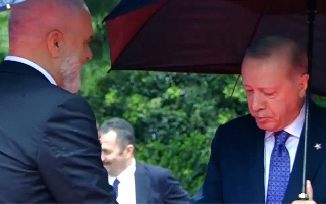 Ev sahibinin ayaqqabısı Ərdoğanın marağına səbəb oldu