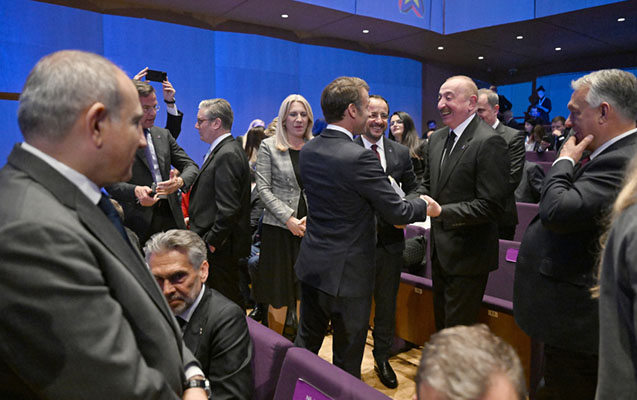 Əliyevlə Makronun səmimi görüşü