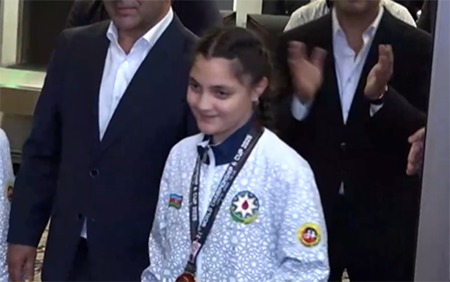 Əminə Bakıda belə qarşılandı