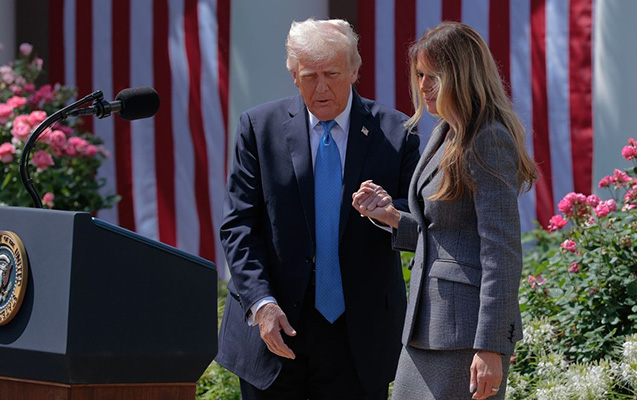 “Putin Melaniyanı təriflədi”