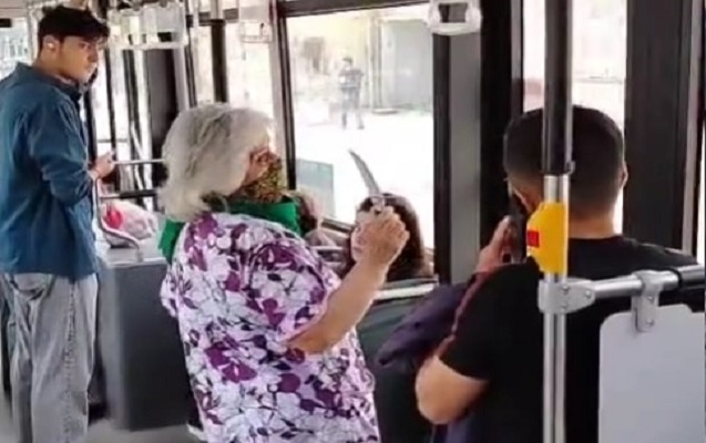 Əlibıçaqlı qadın avtobusda təşviş yaratdı