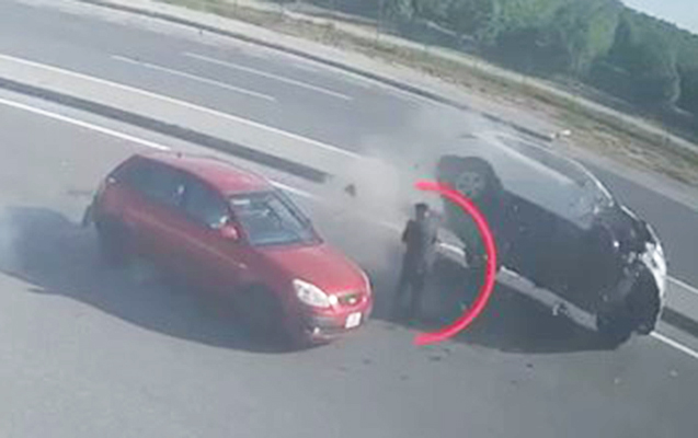 Yaşlı kişi bir addım da atsaydı...