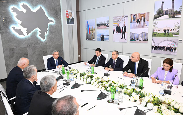 Məmurlar Bakıya qatarla qayıtdı