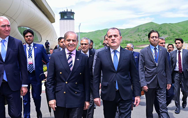 Laçında mehriban qarşılanmanın