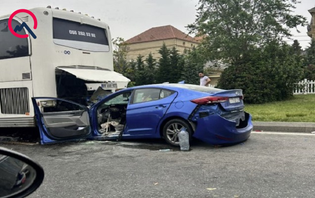 İcarəyə götürdüyü maşın avtobusun altına girdi, həlak oldu