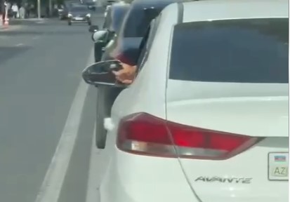 Sürücü oyuncaq silahla təşviş yaratdı