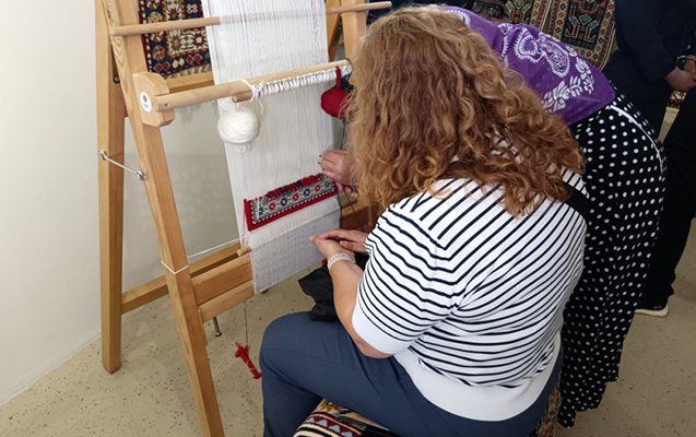 Diplomatik korpus nümayəndələri Laçında xalça toxudular