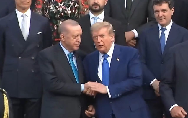 İkiəlli görüşmələri viral oldu