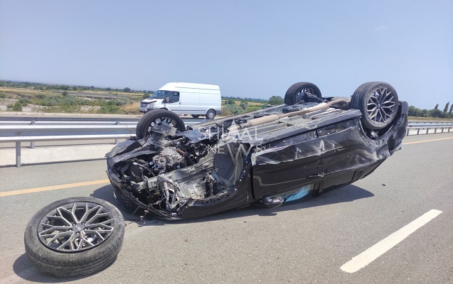 Ödənişli yolda avtomobil aşdı