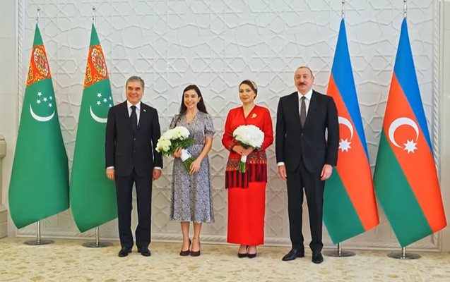 Liderlər və övladları şəkil çəkdirdilər