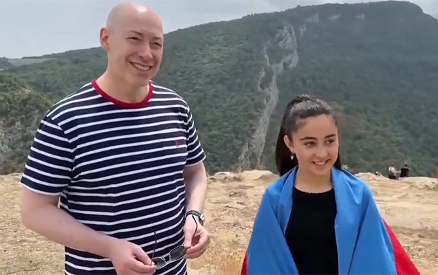 Şuşada Qordonla azərbaycanlı qızın təsirli söhbəti