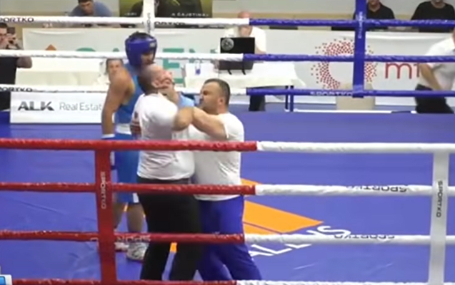 Azərbaycan təmsilçisi rinqdə hakimin boğazından yapışdı