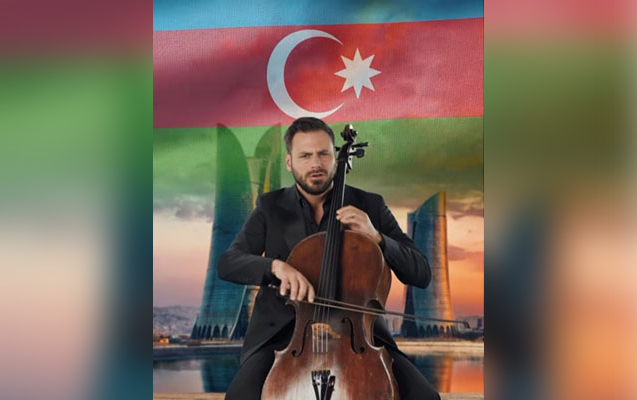 8 milyonluq səhifəsində Azərbaycan mahnısı ifa etdi