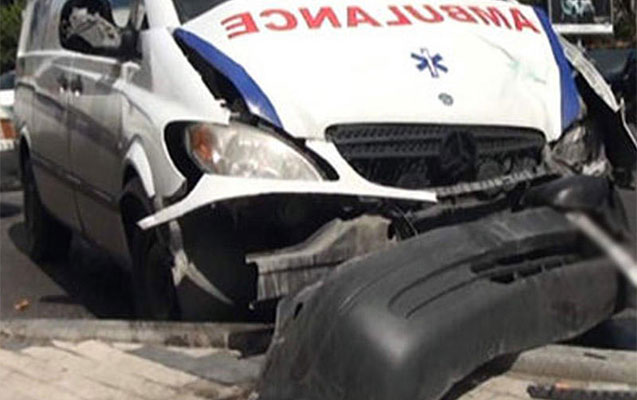 Təcili yardım maşını qəzaya düşdü