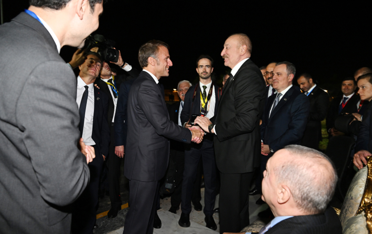 Hamıya dostluq əli...