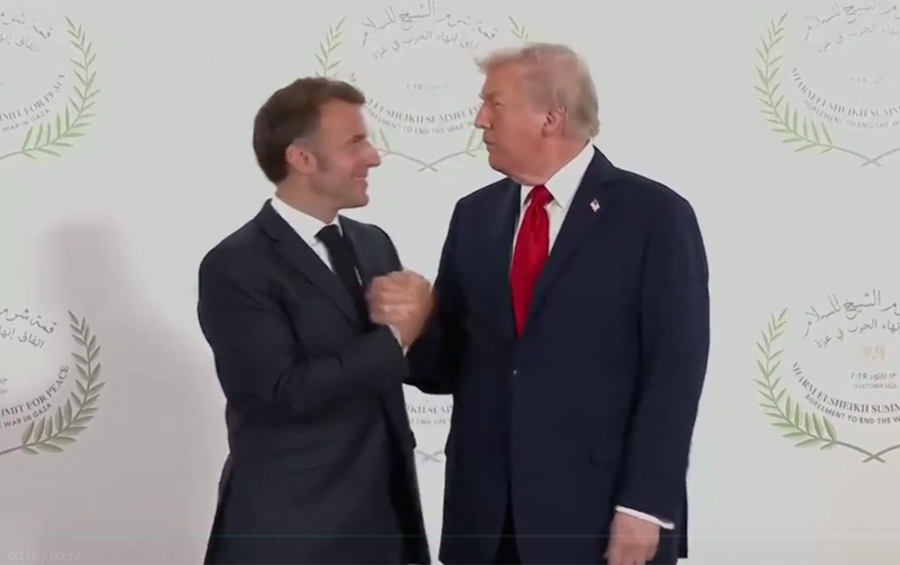 Trampla Makronun “qol güləşi” gündəm oldu