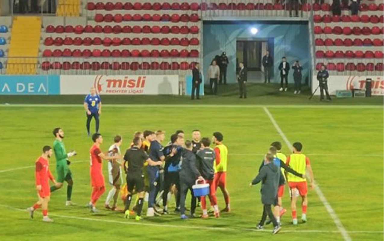 Millimizin üzvü dava saldı, stadionun şüşəsini sındırdı