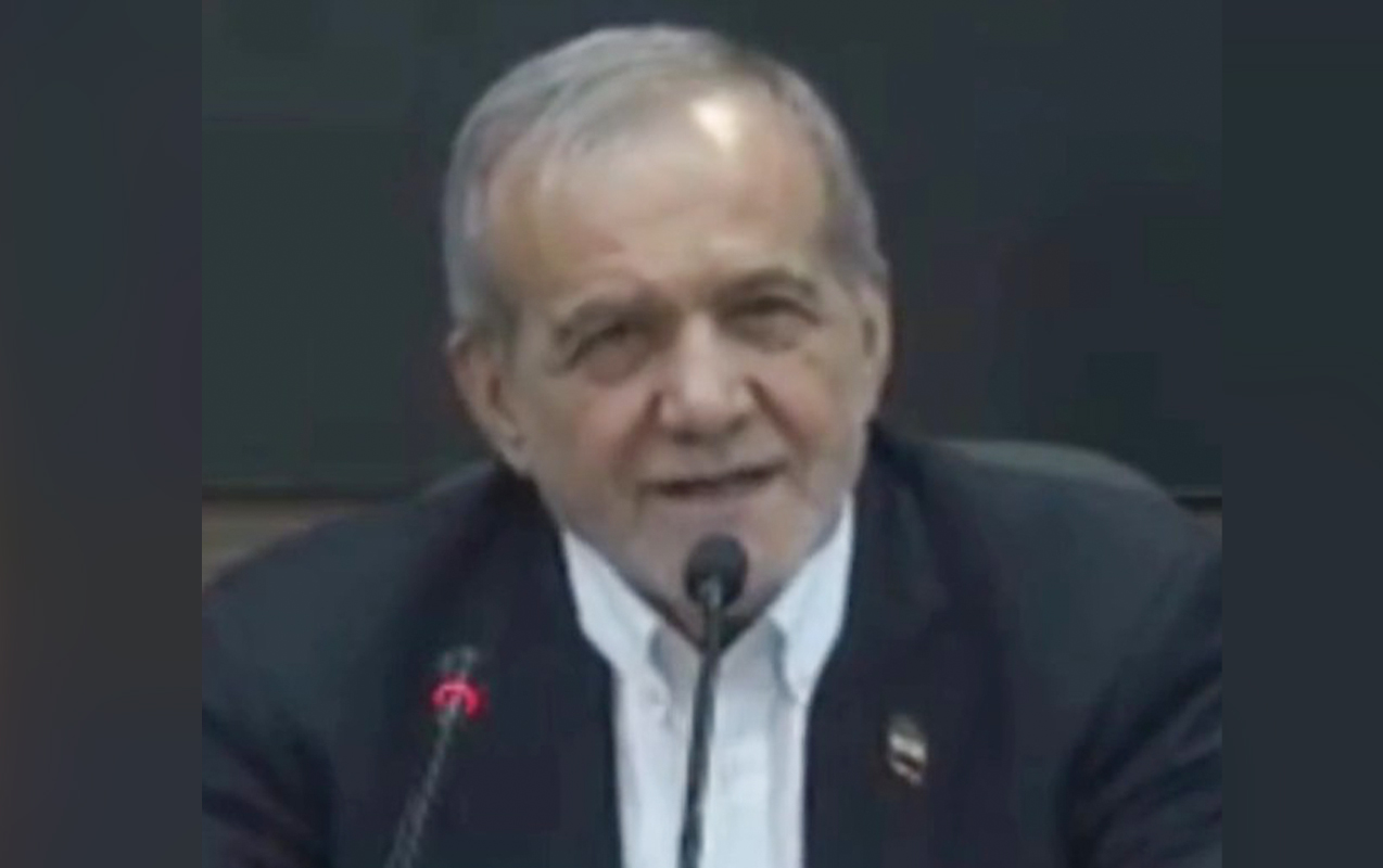 Pezeşkian Azərbaycan dilində dediyi şeirlə yenə gündəm oldu