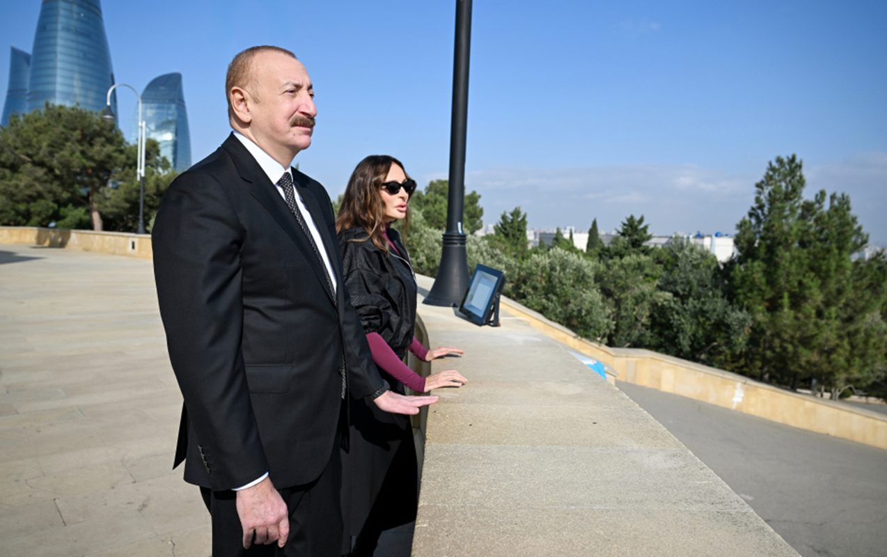 Prezidentlə xanımı Şəhidlər xiyabanında