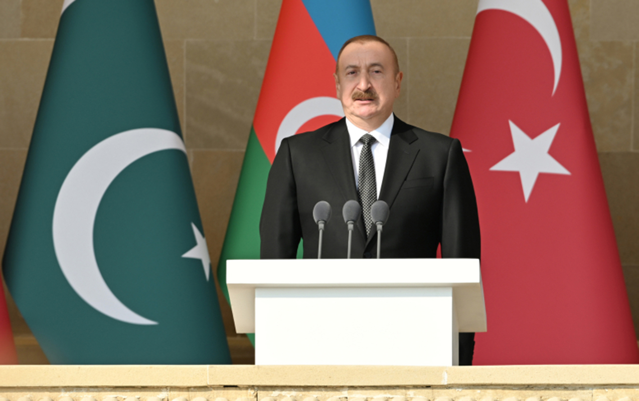 İlham Əliyev paradda çıxış etdi