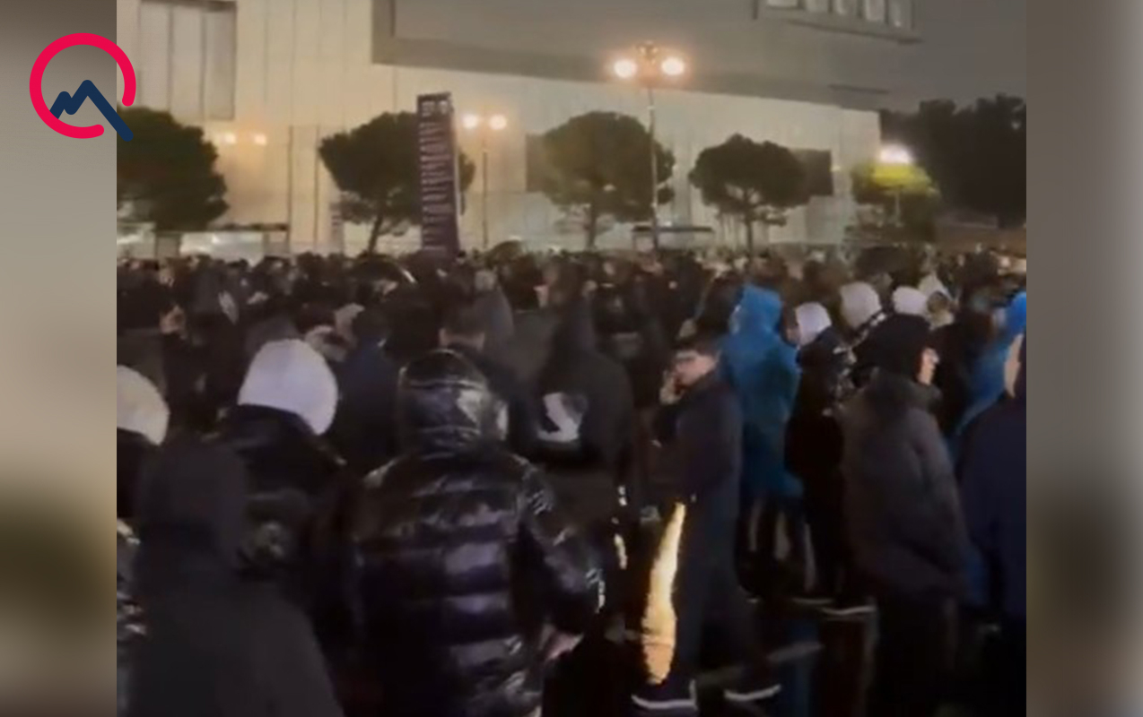 Yağışa baxmayaraq, stadionda anşlaq yaşanır