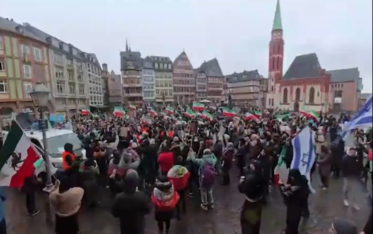 “Şah yaşasın!” deyib etirazçılara dəstək oldular
