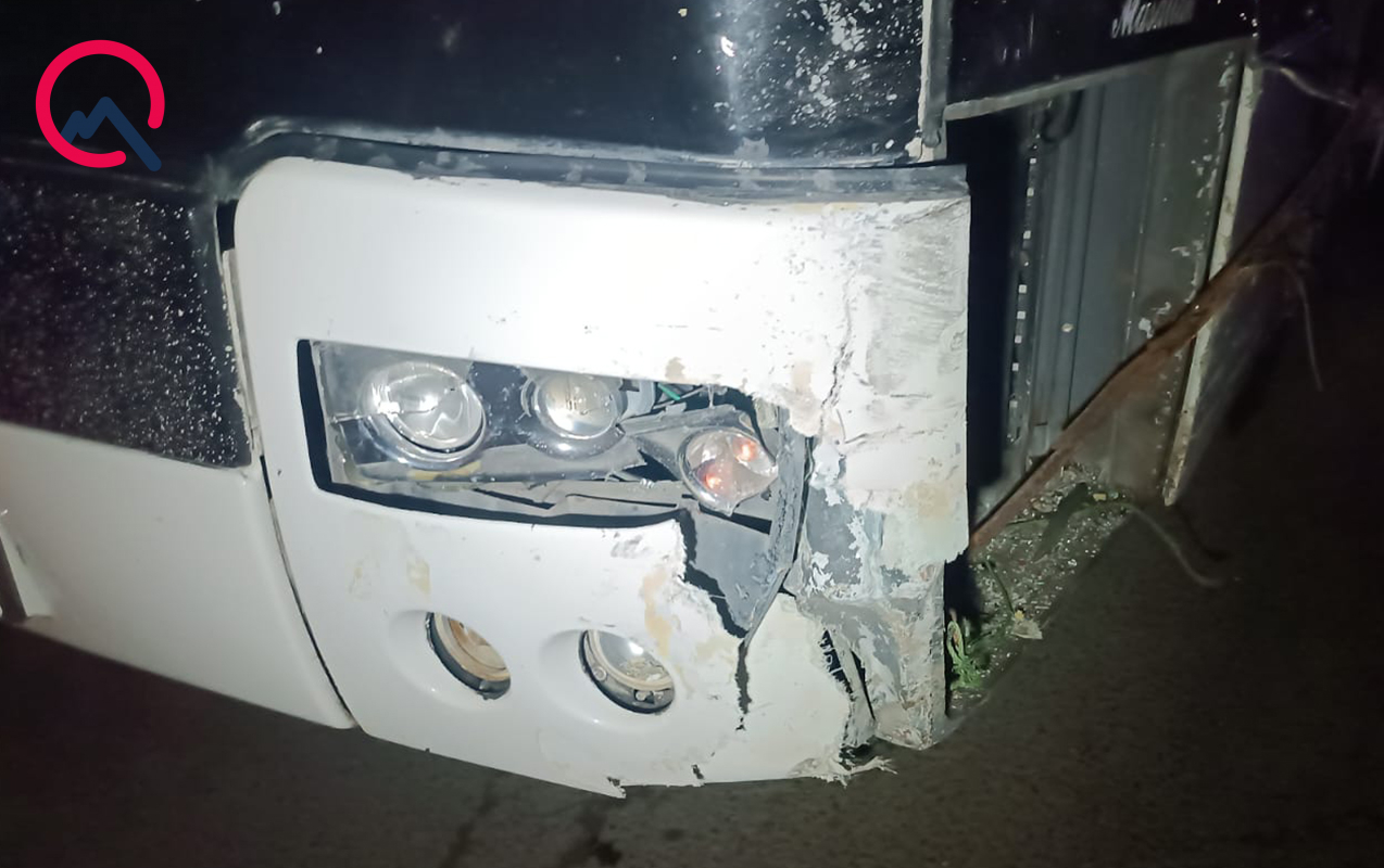 avtomobil-avtobusa-cirpildi-surucu-xestexanaliq-oldu