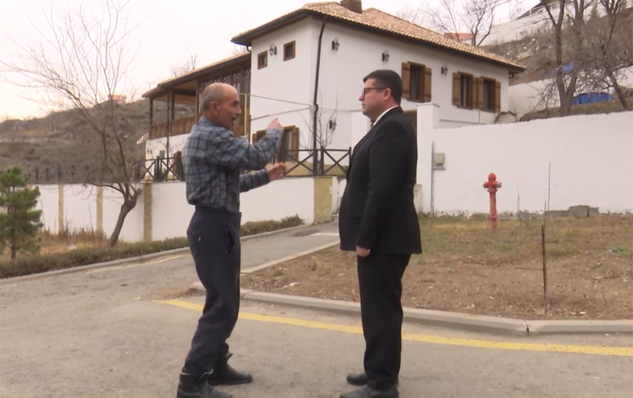 lacinda-ata-mulkune-kocen-aile-indi-de-obyekti-isteyir