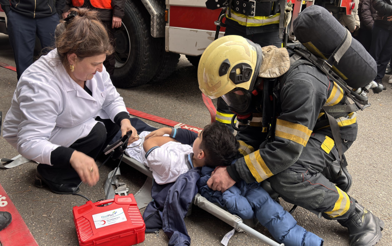 fhn-orta-mektebde-telim-kecirdi