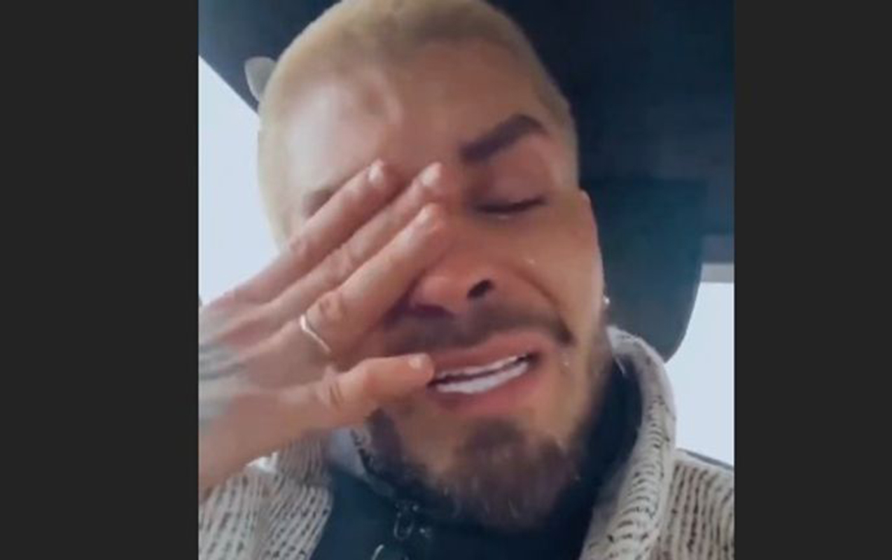 turkiyeye-kecib-aglayaraq-olkesine-yardim-istedi