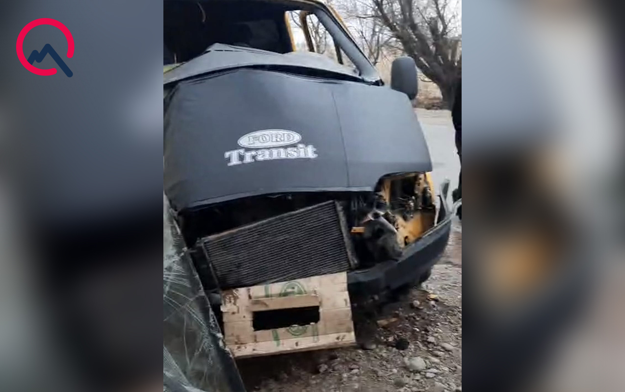 Şəmkirdə “Ford” ağaca çırpıldı