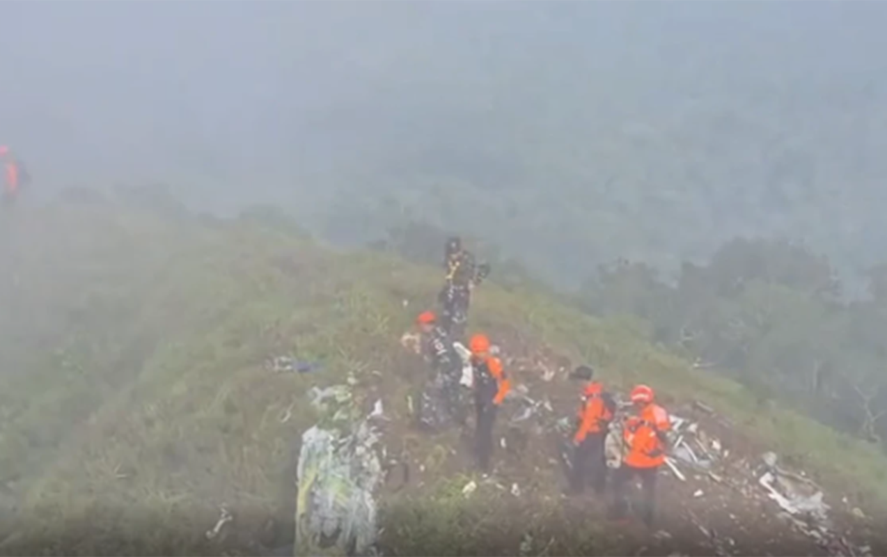 indoneziyada-itkin-dusmus-teyyarenin-qaliqlari-tapildi