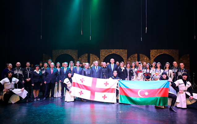 gencede-erisioni-mahni-ve-reqs-ansamblinin-konserti-oldu