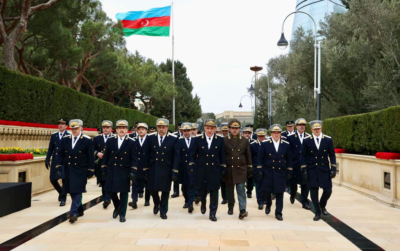 bas-prokurorlugun-kollektivi-sehidler-xiyabaninda