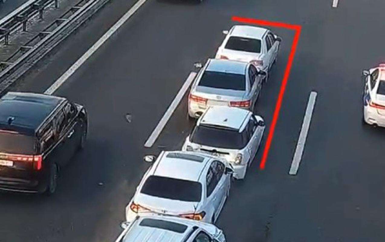 bakida-5-avtomobil-bele-toqqusdu