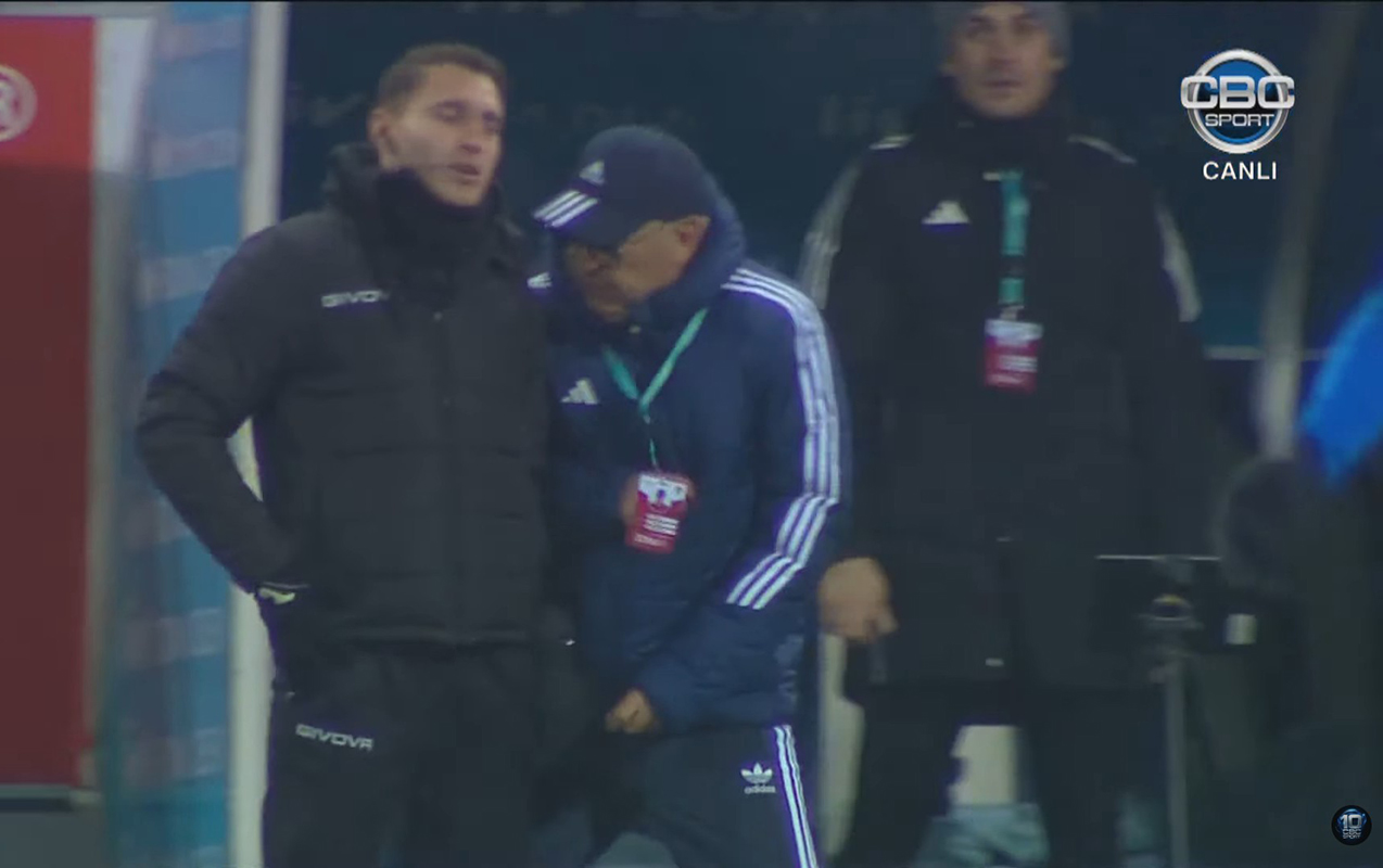 Hakimi itələyib qırmızı vərəqə aldı