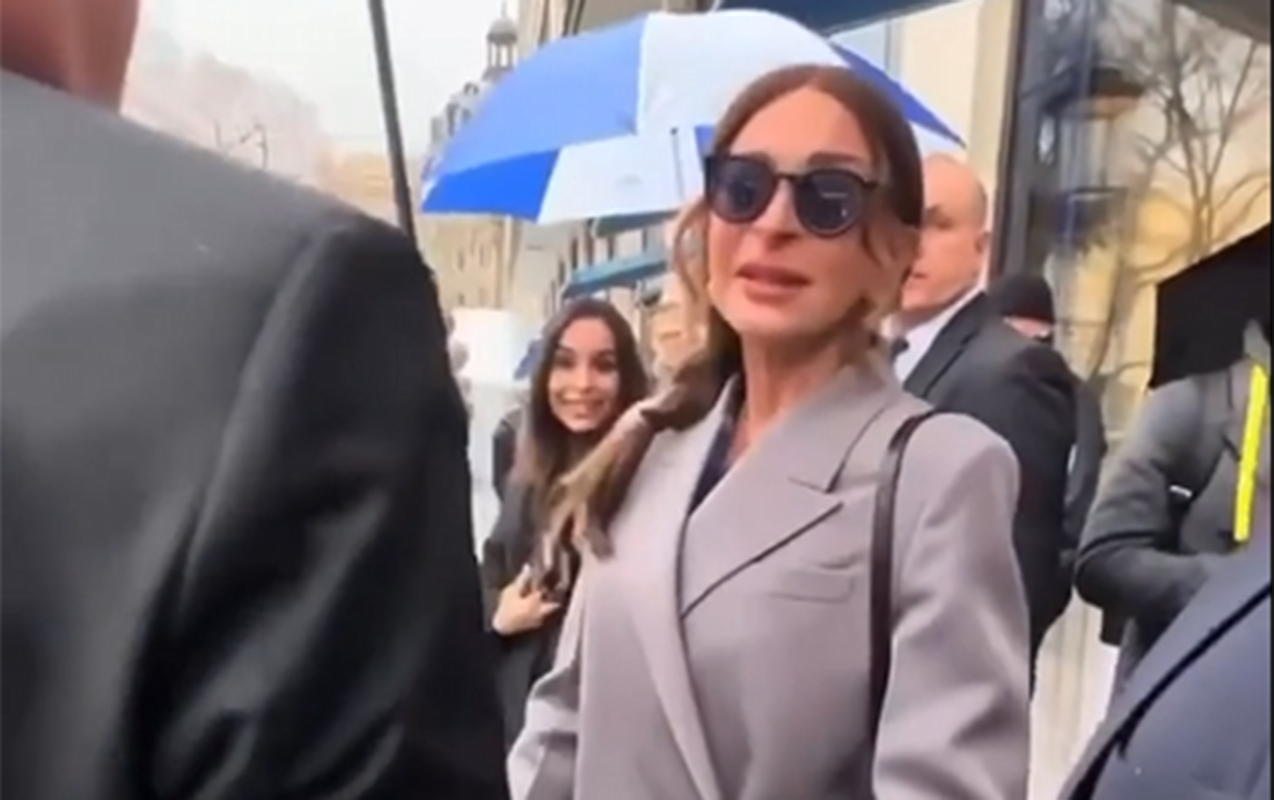 “Qadın paltarında səfirlikdə gizlənən siz idiniz?..”