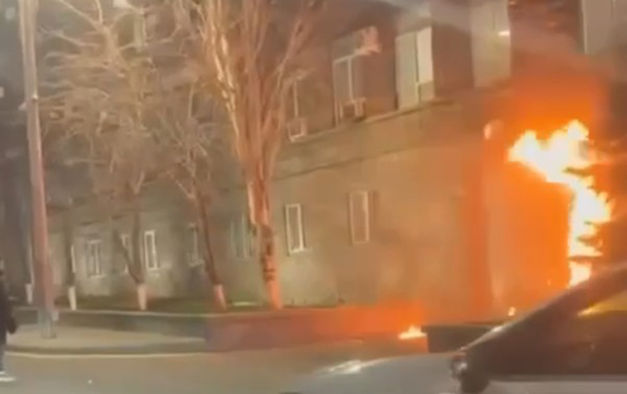 İrəvanda MTX-nin binasına “Molotov kokteyli” atıldı