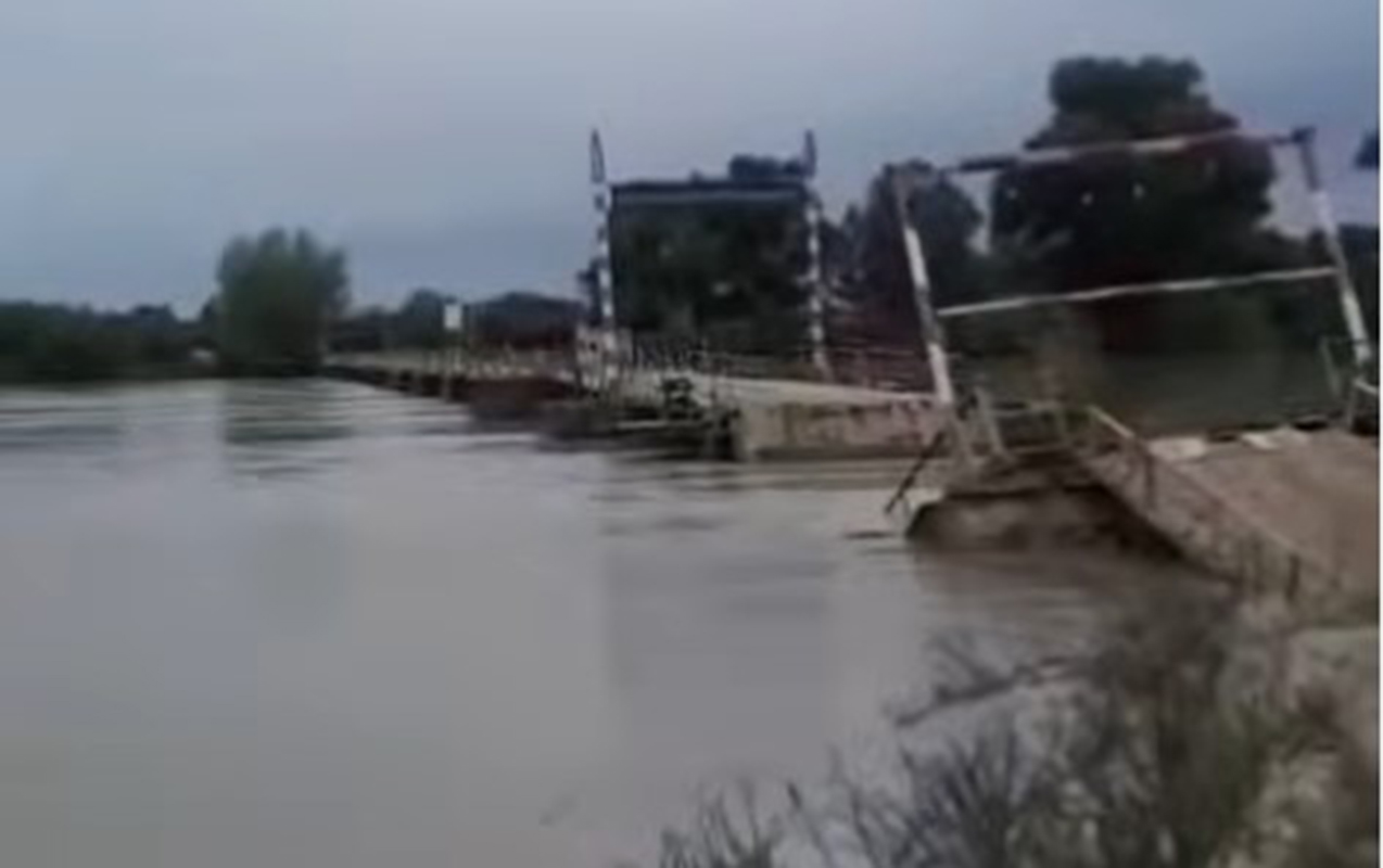 Kürün üzərindəki ödənişli körpü dağıldı