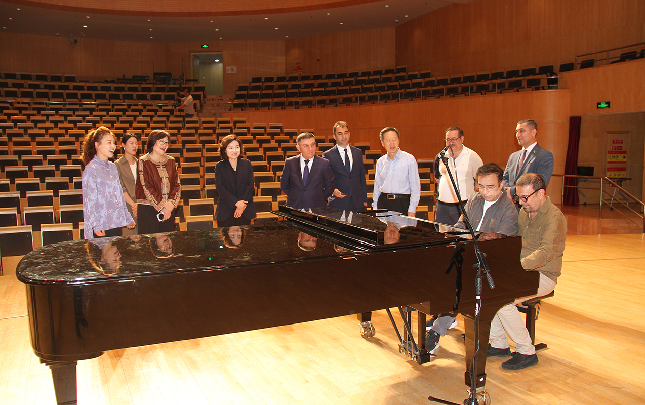 heyder-eliyev-fondu-ve-cin-musiqi-konservatoriyasi-emekdasliq-sahelerini-muzakire-etdi