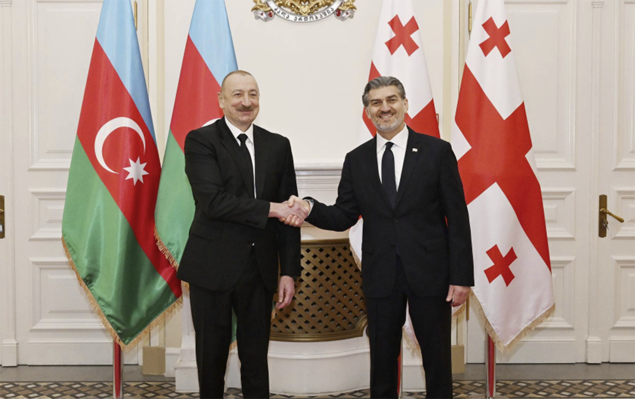 eliyev-kavelasvilini-tebrik-etdi